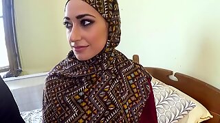 Wanita Arab di Hijab berhubungan seks dengan pria besar