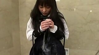 Exotisk japansk tjej i kåt dusch, små pattar jav film