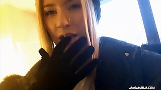 Amateur Tiener Houdt van het gevoel van haar vingers in haar Beherard PussyReport Deze video