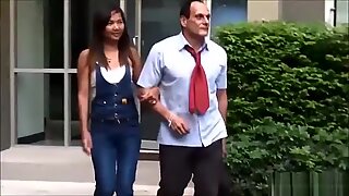Ázsiai feleség fucks férj and her fling in one délután